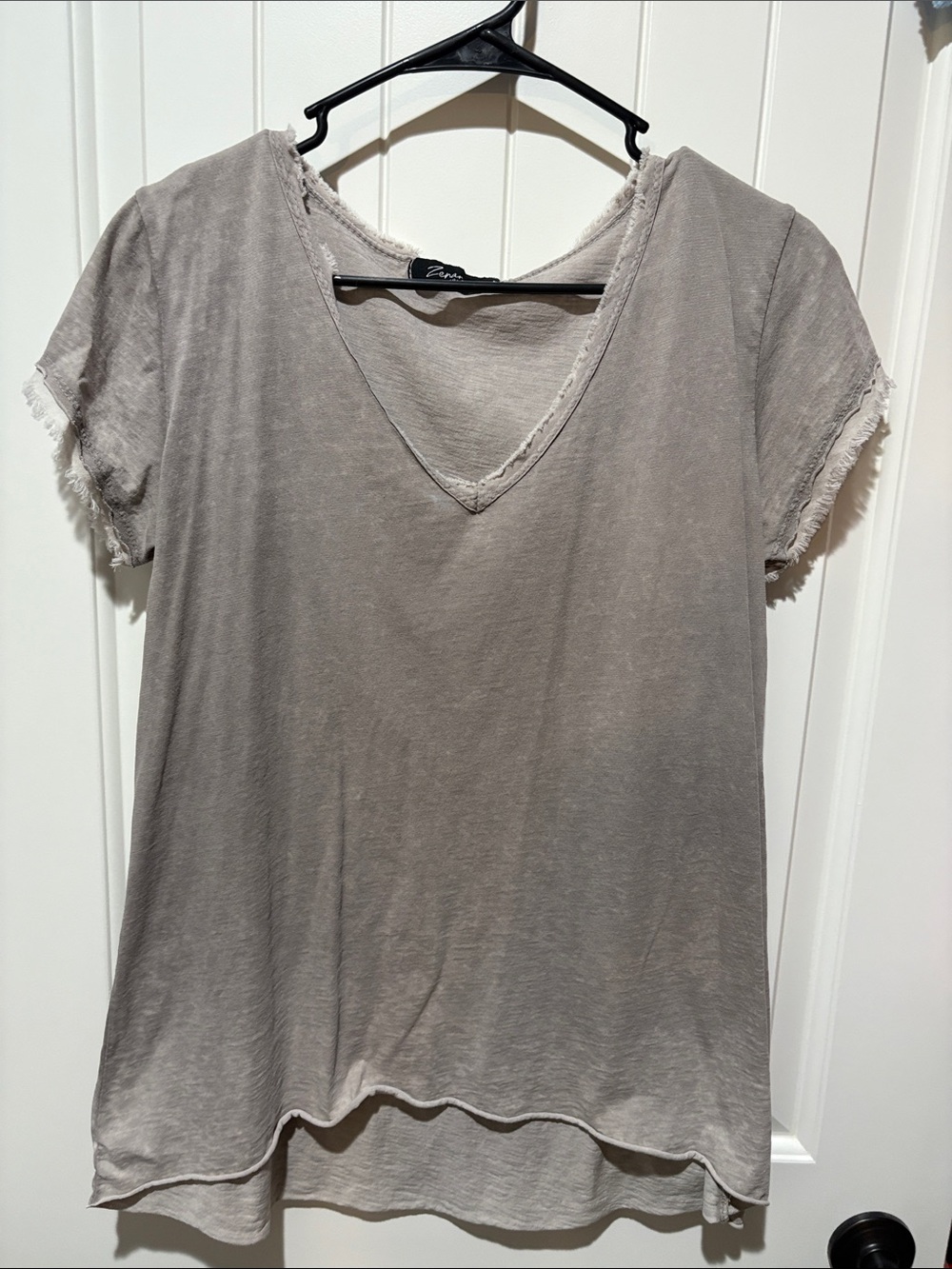 Zenara Light Taupe V-Neck Short Sleeve Tee
